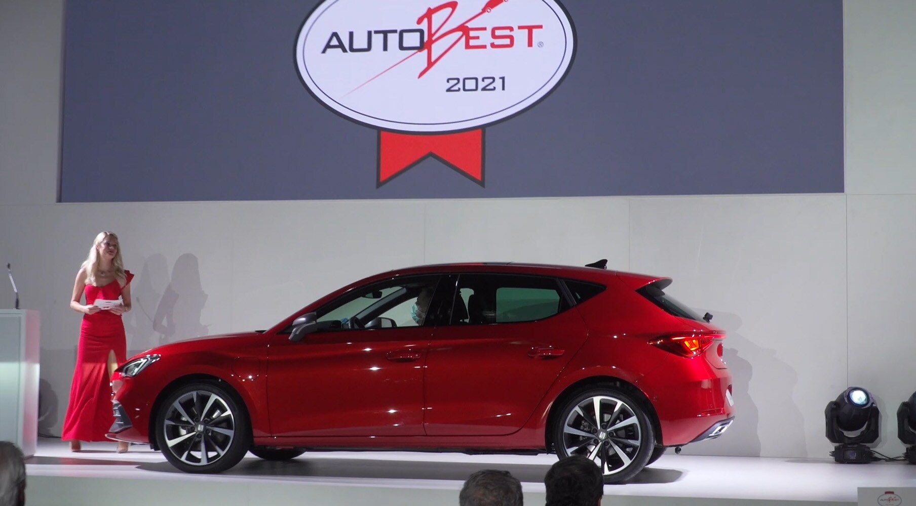 SEAT Leon erhalt die Trophae Best Buy Car of Europe 2021 SEAT