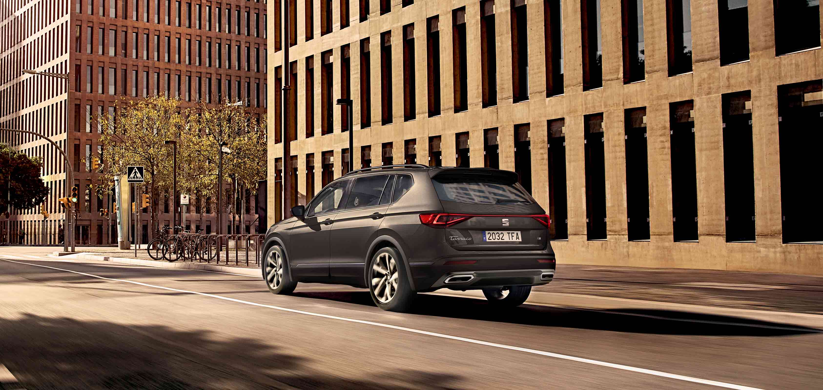 Schrägansicht des SEAT Tarraco SUV 7-Sitzer, Design, Outdoor Beauty-Shot