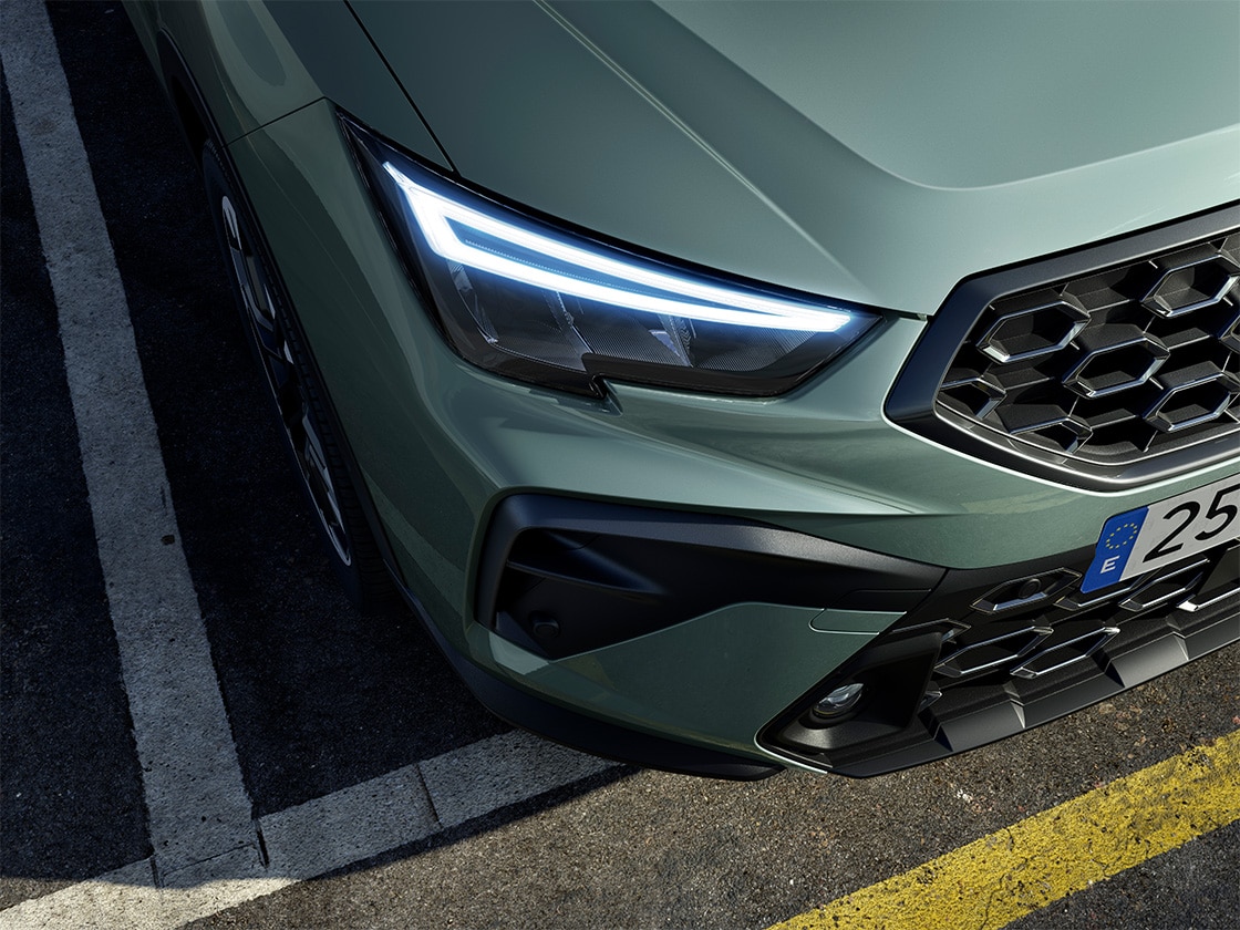 Nahaufnahme des SEAT Arona mit Voll-LED-Scheinwerfern