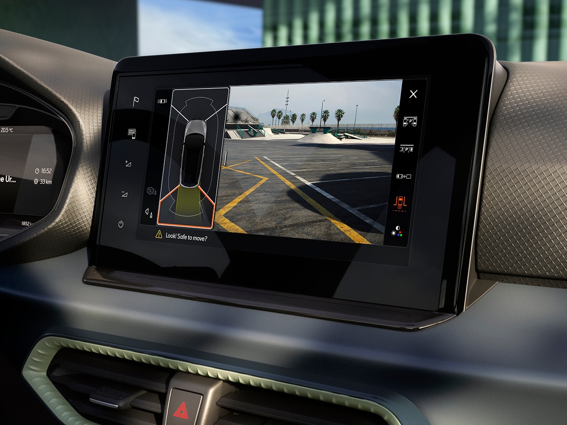 SEAT Arona Vision Paket für verbesserte Sicht und Unterstützung. Mit Rückfahrkamera, um auf dem Touchscreen nach aussen zu schauen.
