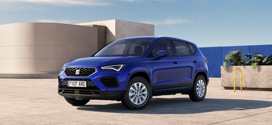 Vorneansicht des SEAT Ateca in Blau.