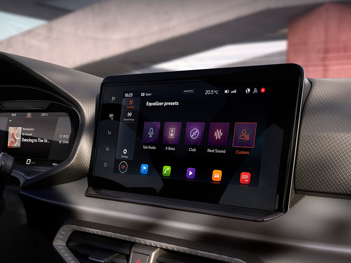 Nahaufnahme einer der Ausstattungsoptionen: ein Lautsprecher aus seinem Soundsystem, der im Trend Plus Paket enthalten ist.  Nahaufnahme einer der Ausstattungsoptionen: ein Lautsprecher aus seinem Soundsystem, der im Trend Plus Paket enthalten ist.