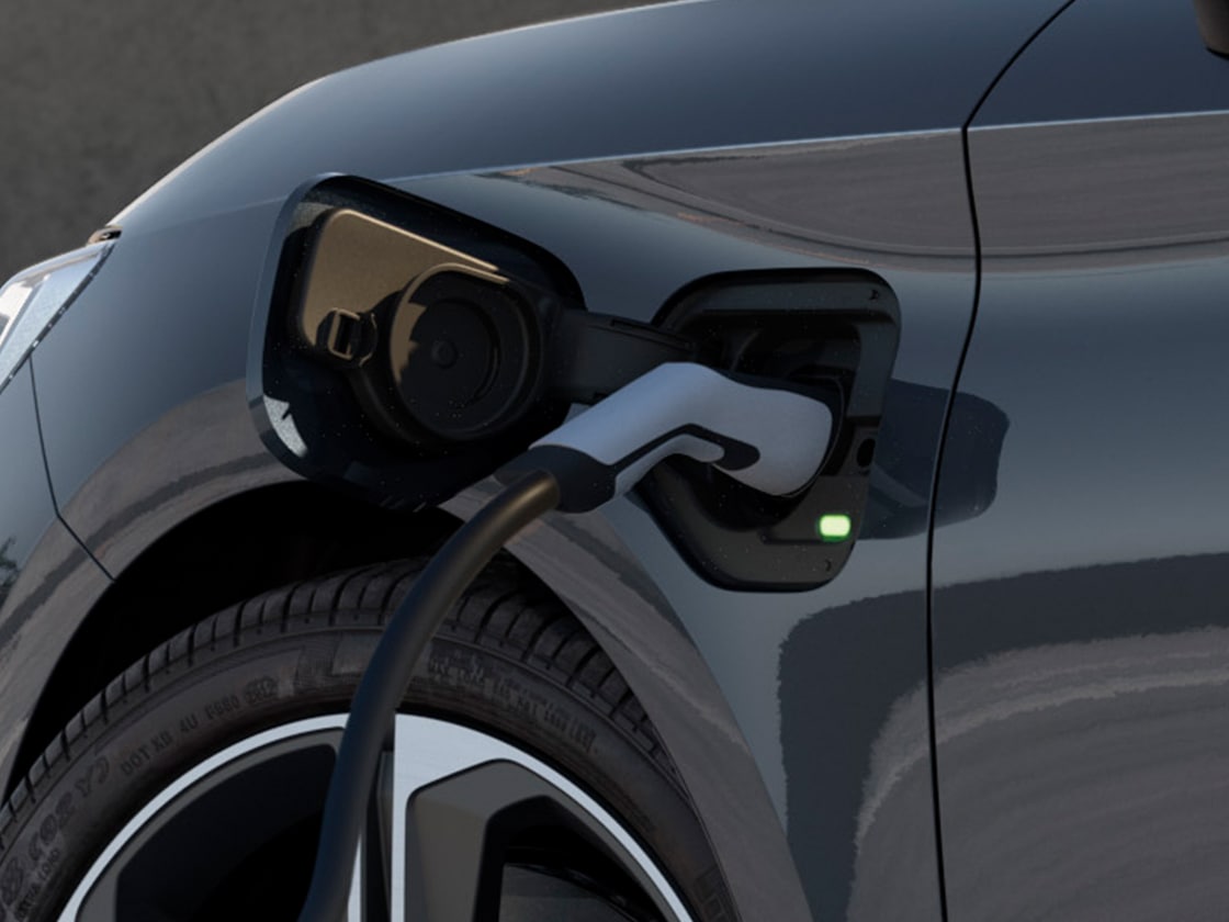 SEAT Leon Sportstourer e-HYBRID in Magnetic Tech beim Laden
