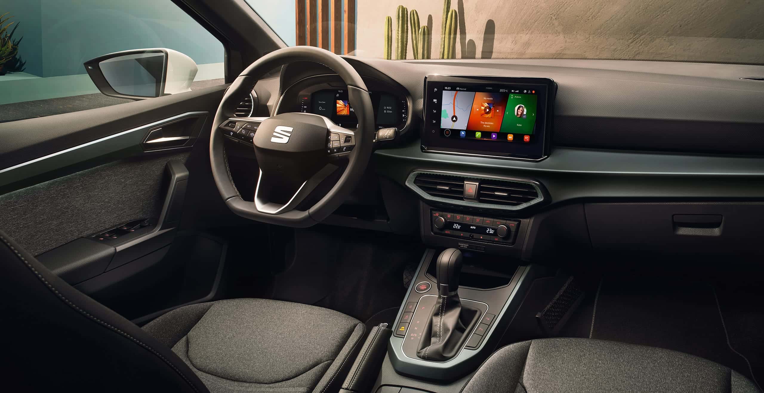 SEAT Arona, vista interna sul touch screen flottante