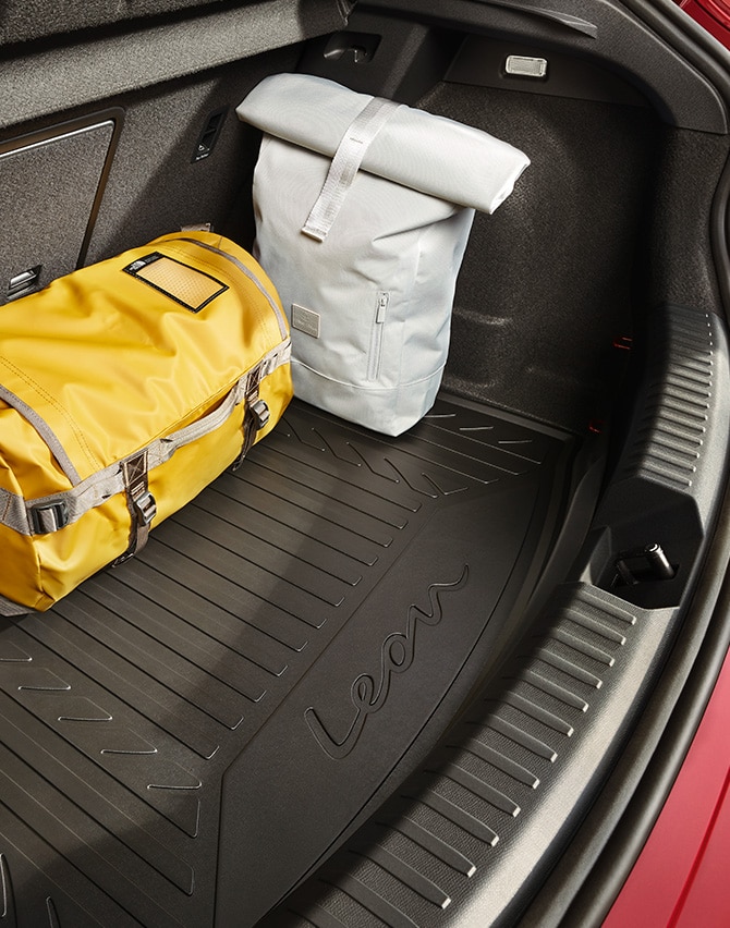 vista interna del bagagliaio della SEAT Leon