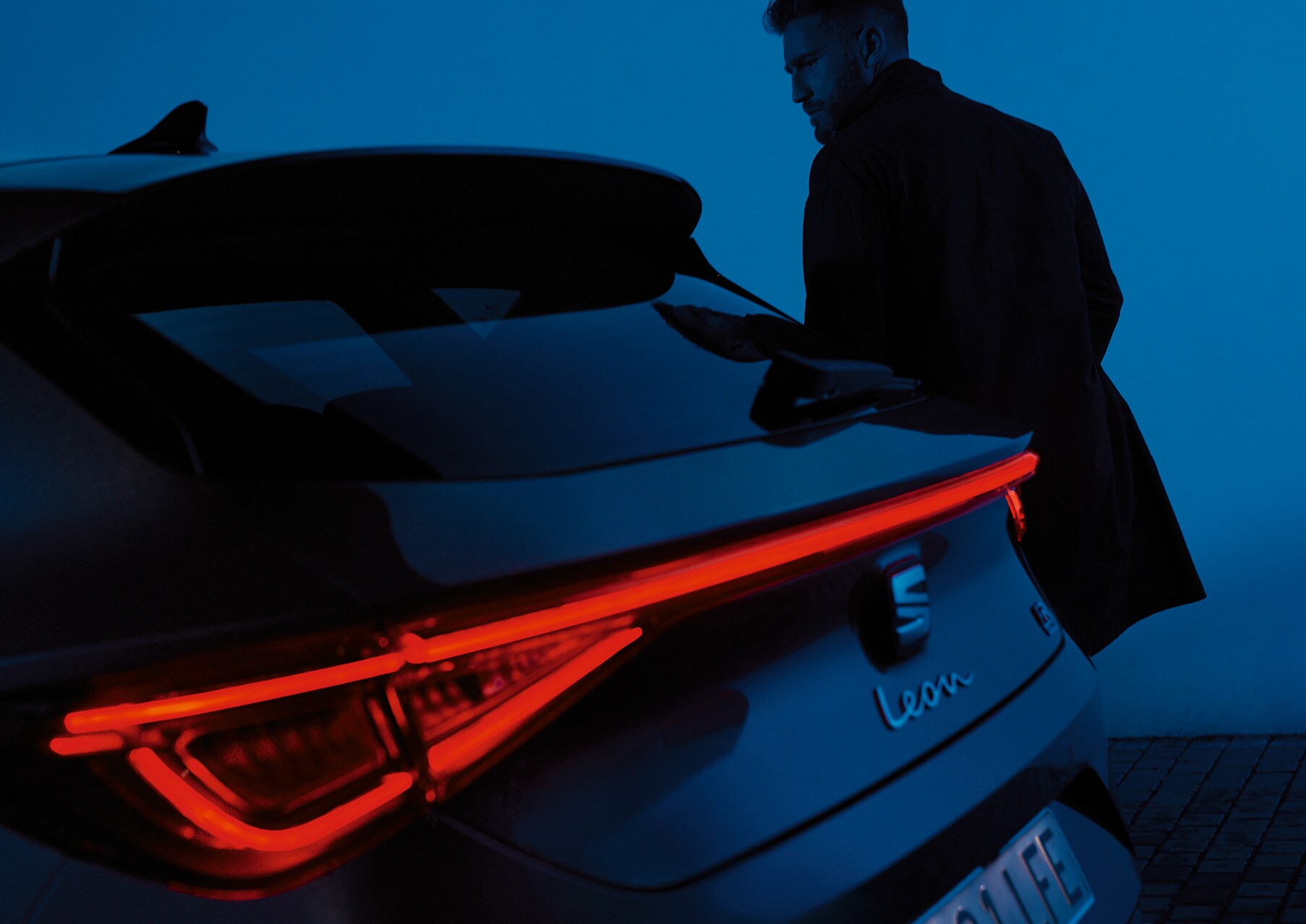 seat leon in magnetic tech con luci led coast-to-coast 