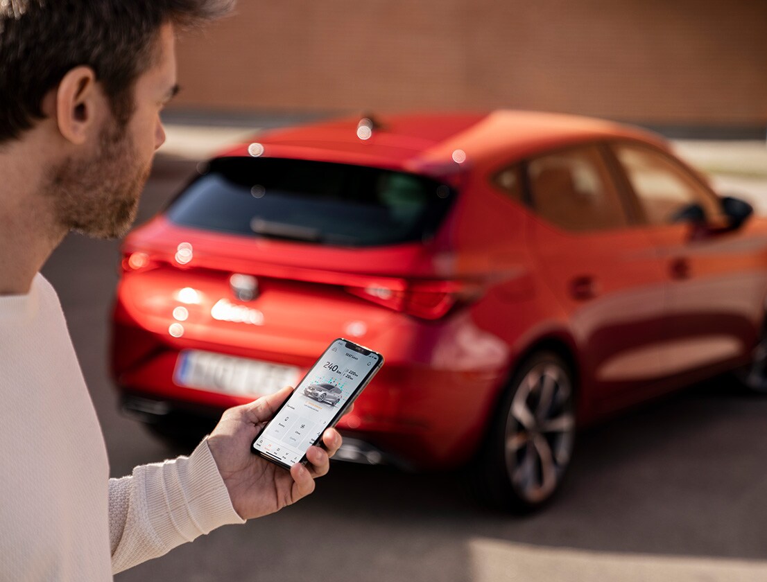  smartphone collegato al servizio remote access della seat leon