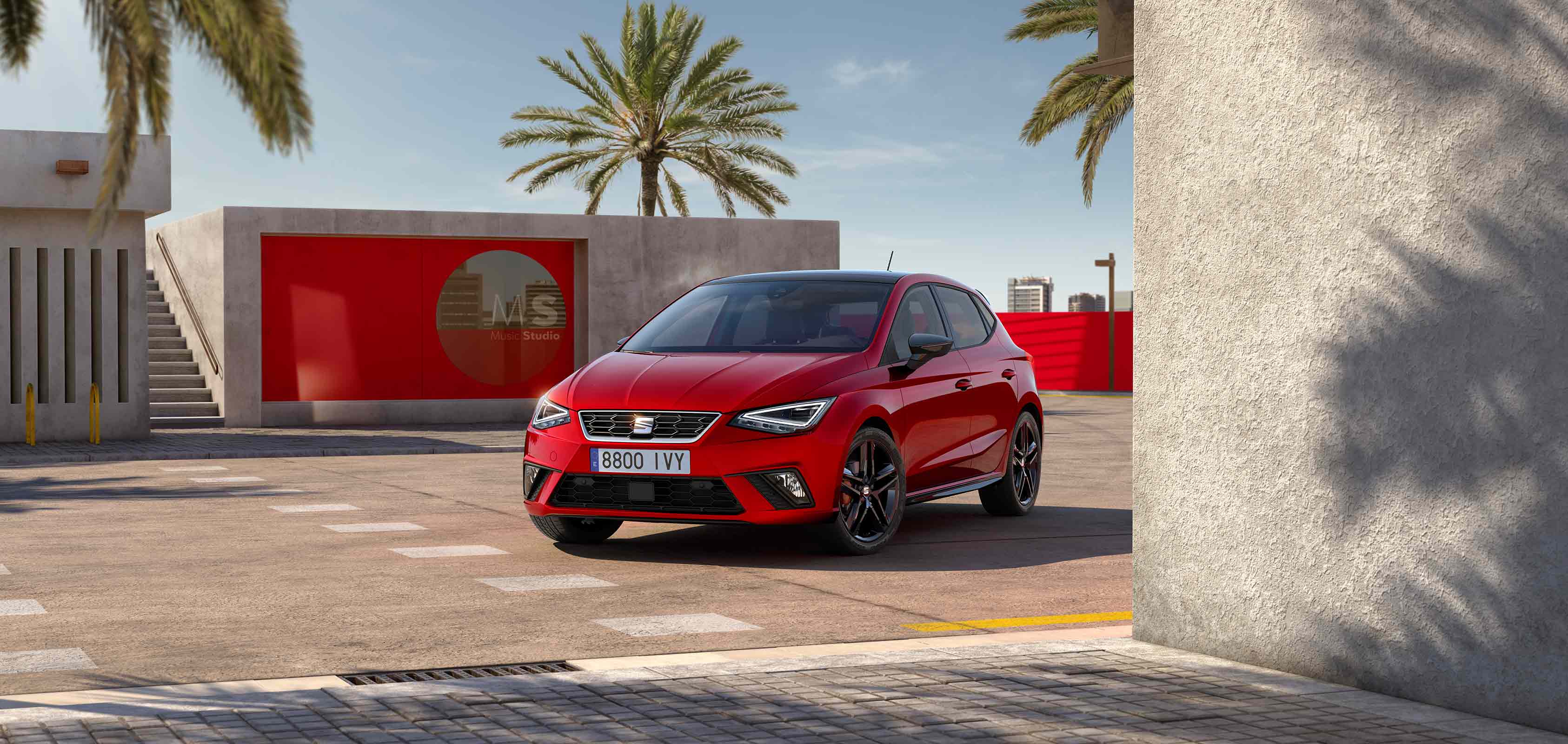 SEAT Ibiza in Desire Red mit Leichtmetallrädern
