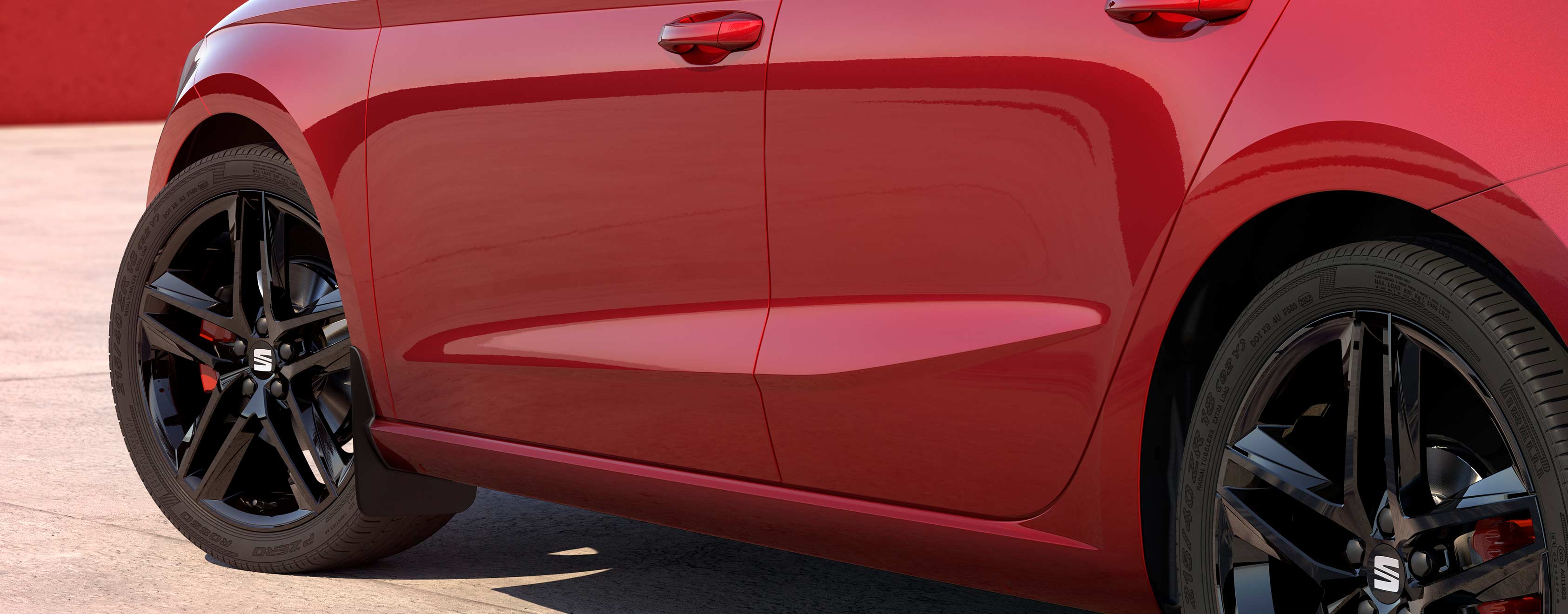 SEAT Ibiza in Desire Red con paraspruzzi posteriori e anteriori