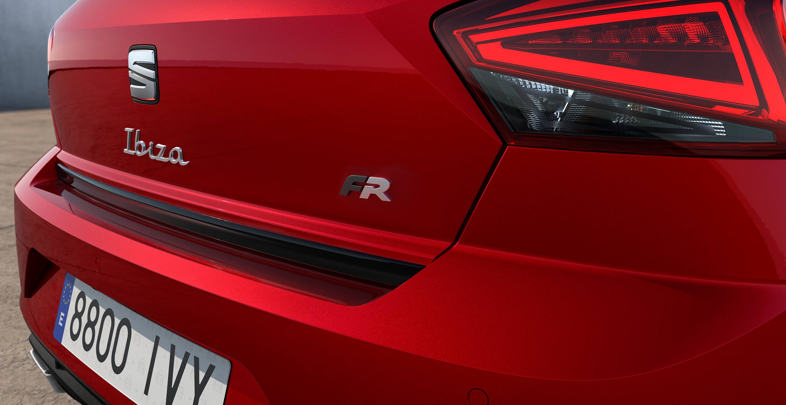SEAT Ibiza Desire Red mit Heckstossfänger