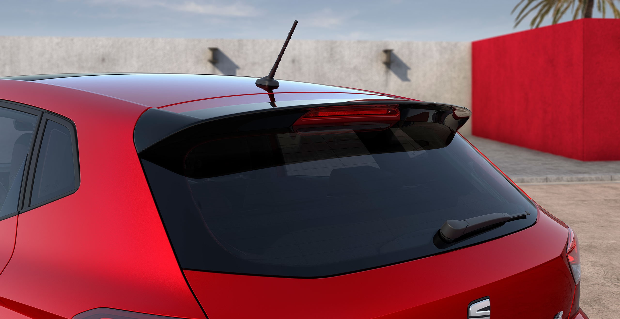 SEAT Ibiza in Desire Red mit Heckspoiler