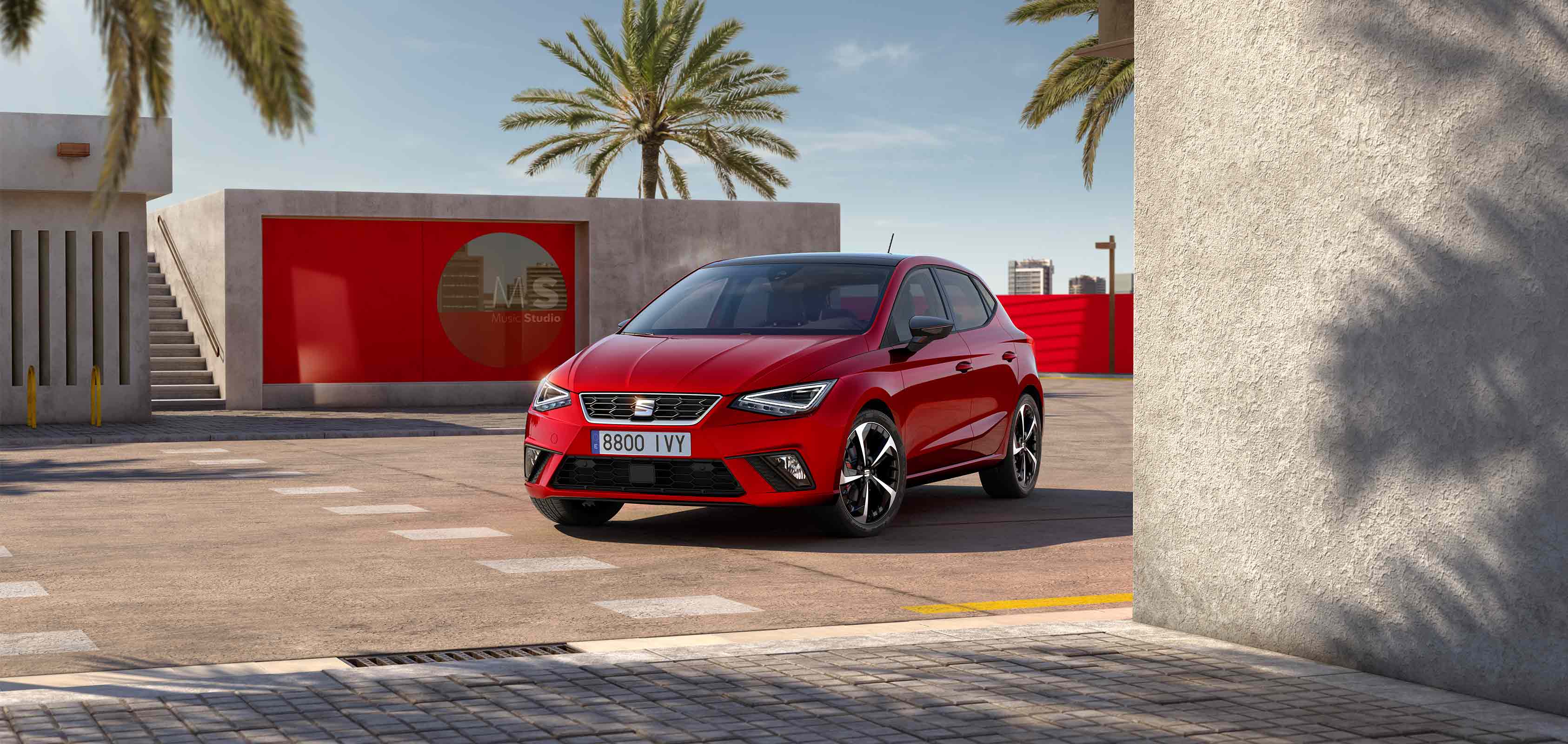 SEAT Ibiza in Desire Red mit Leichtmetallrädern