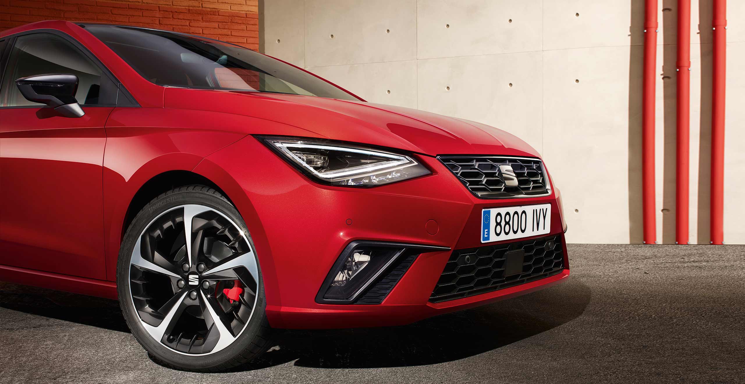 SEAT Ibiza in Desire Red mit Voll-LED-Scheinwerfern