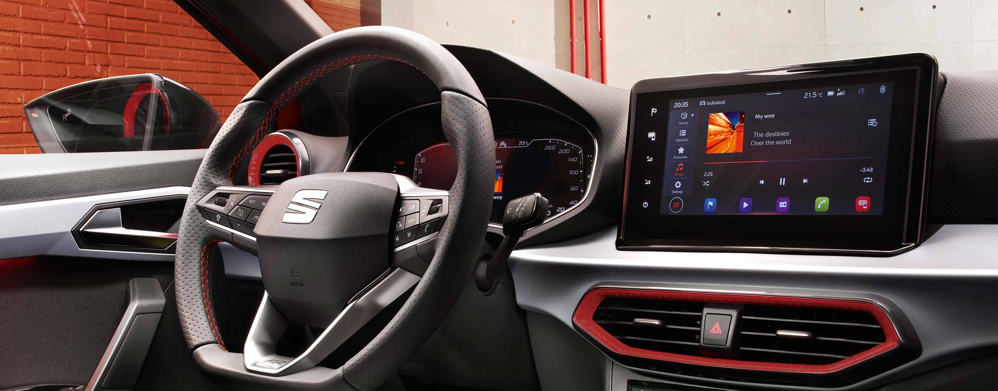 SEAT Ibiza Innenansicht mit Steuerrad und schwebendem Touchscreen 