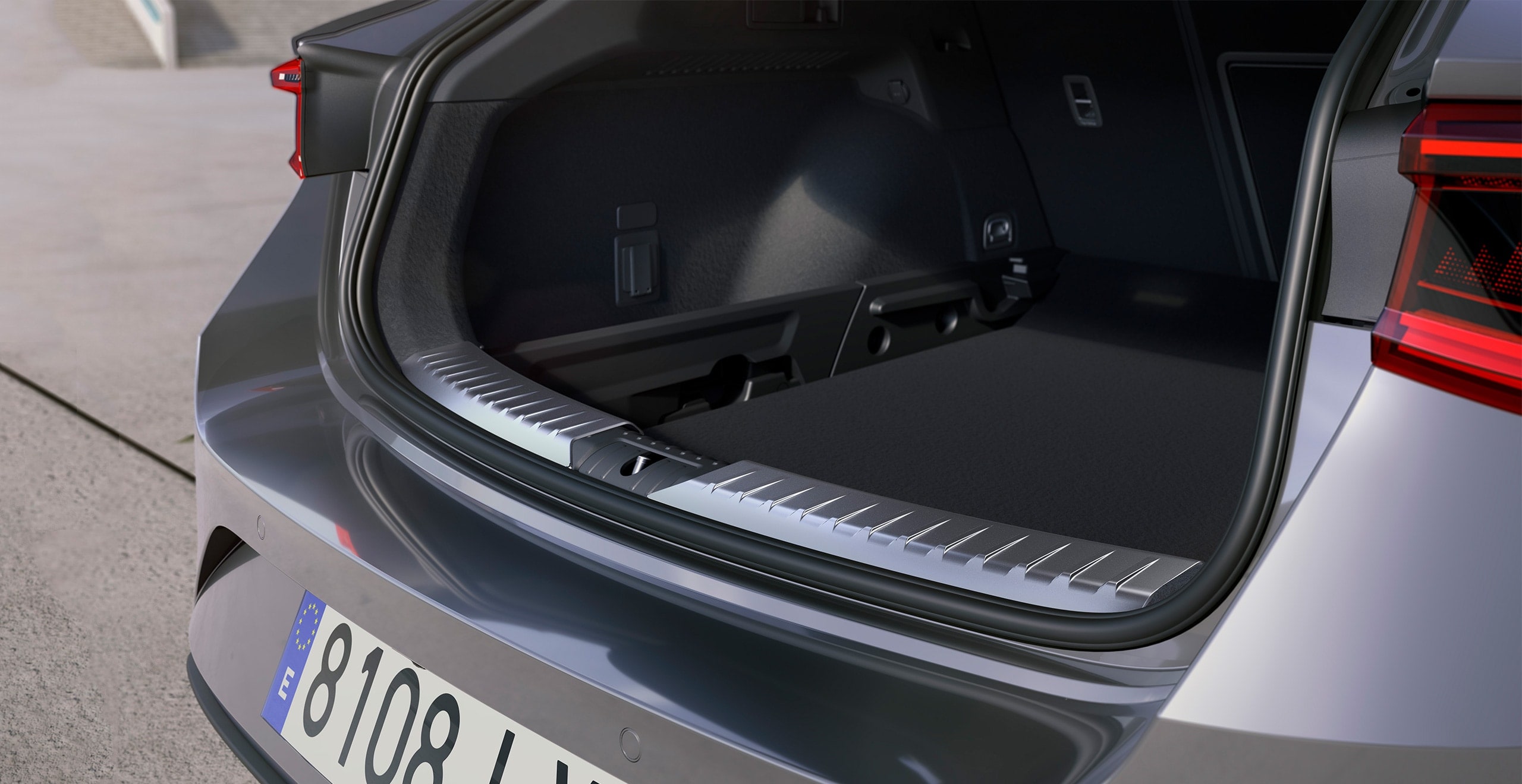 New SEAT Leon Sportstourer car accessories interior ladekante protective moulding