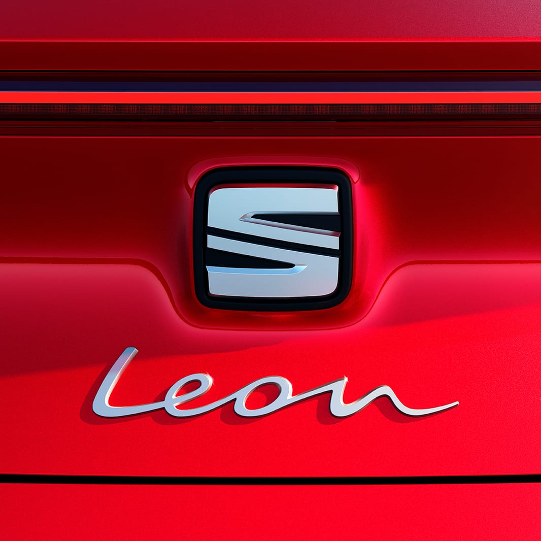 2023 - [Renault] Rafale [DHN] - Page 12 New-seat-leon-logo-rear
