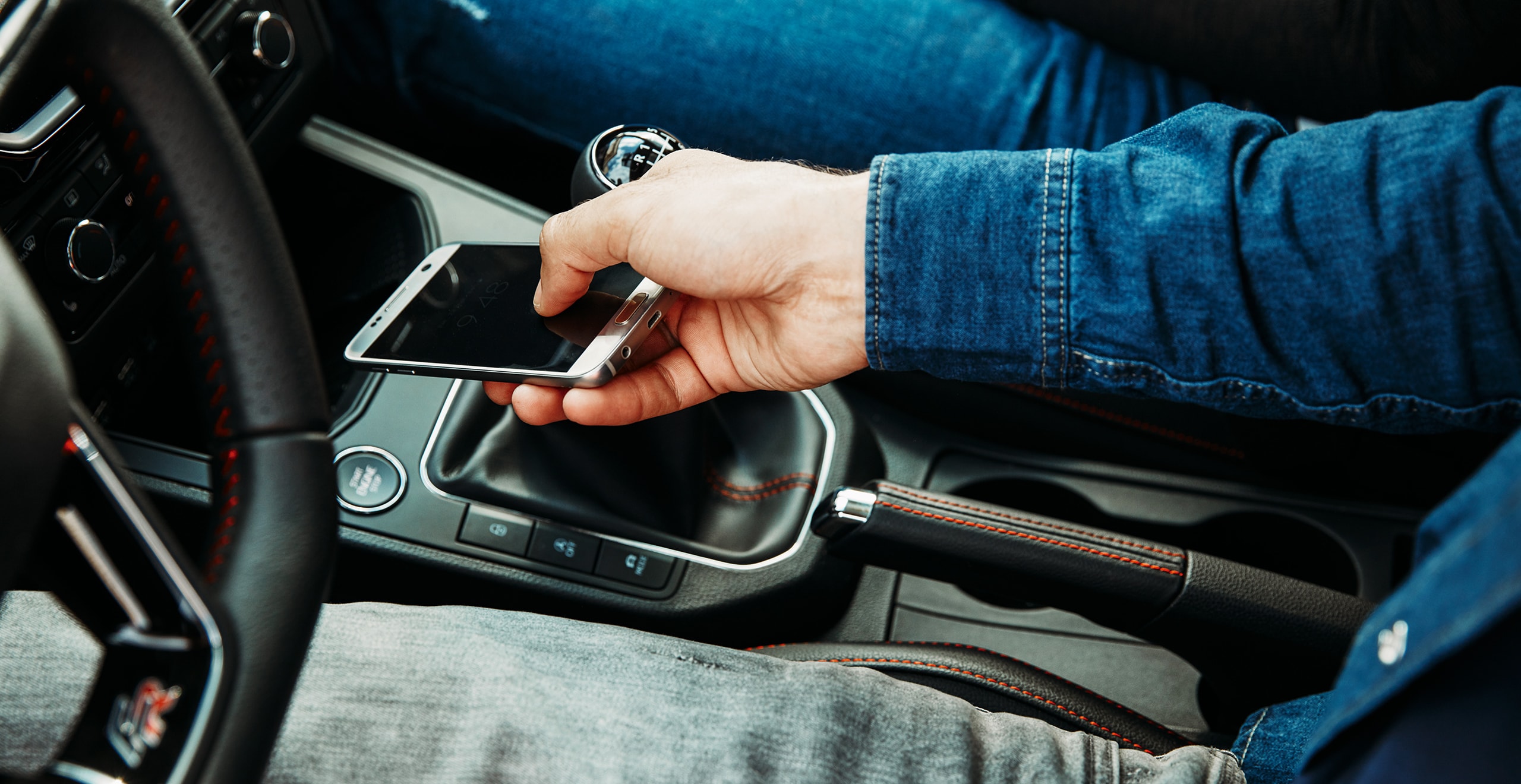 SEAT Full-Link – Induktionsladeschale für Ihr Smartphone für das vernetzte Fahrzeug