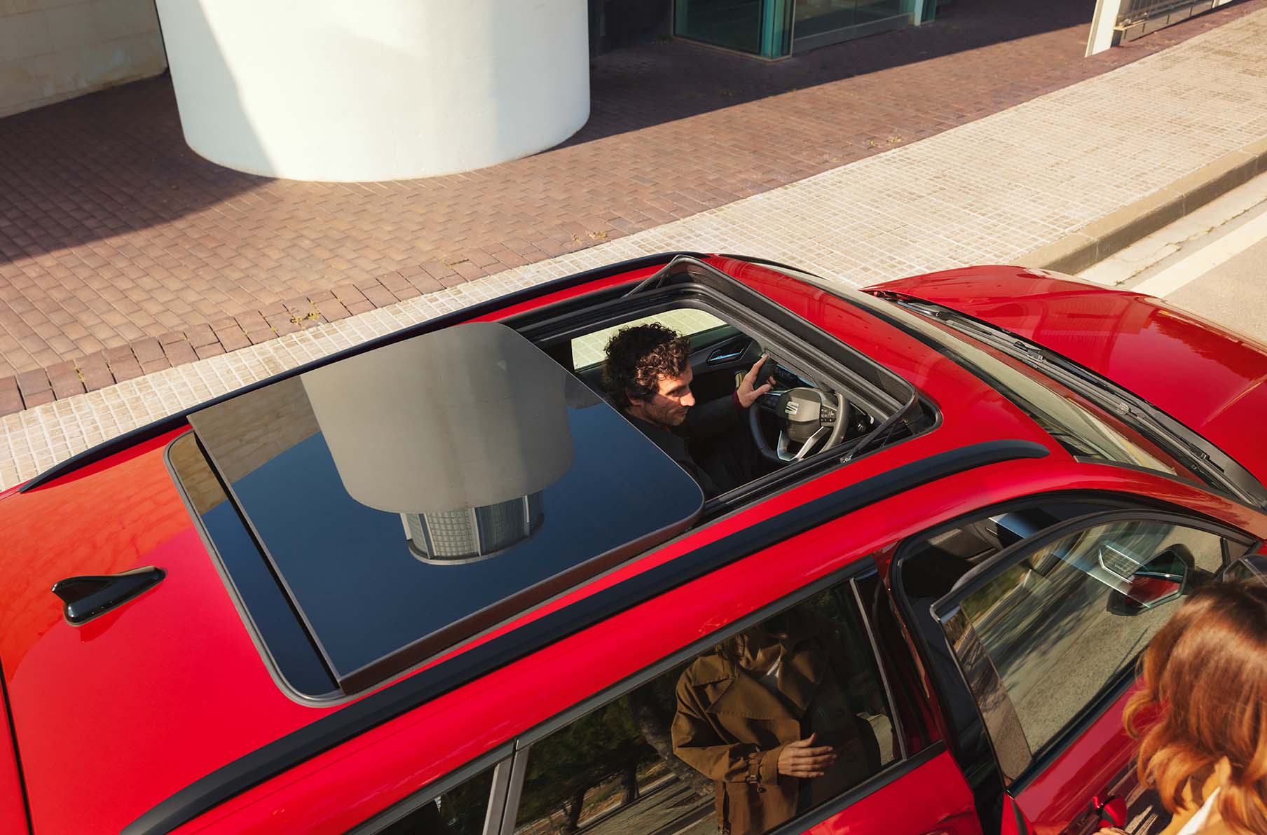 seat leon sp in desire red con tetto panoramico