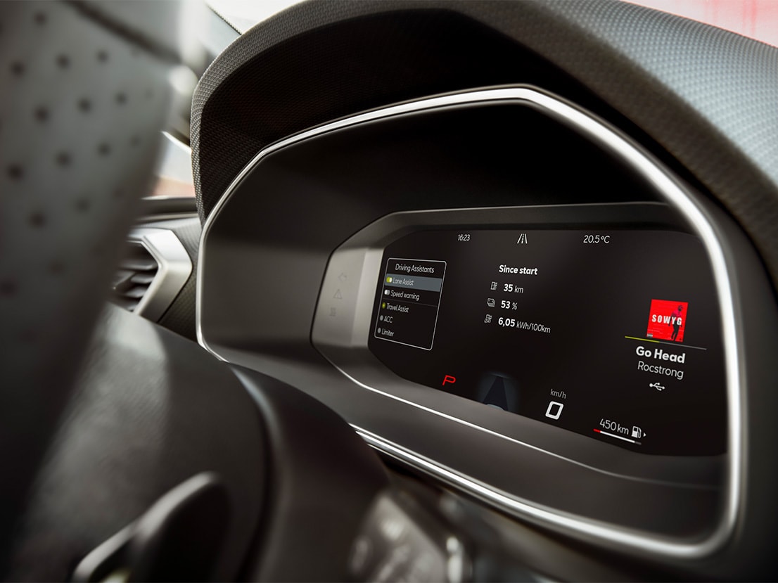 vue intérieure du cockpit numérique de la seat leon 