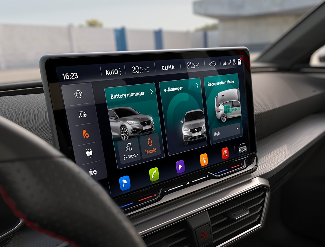 vista interna dello schermo del sistema di infotainment online della seat leon 