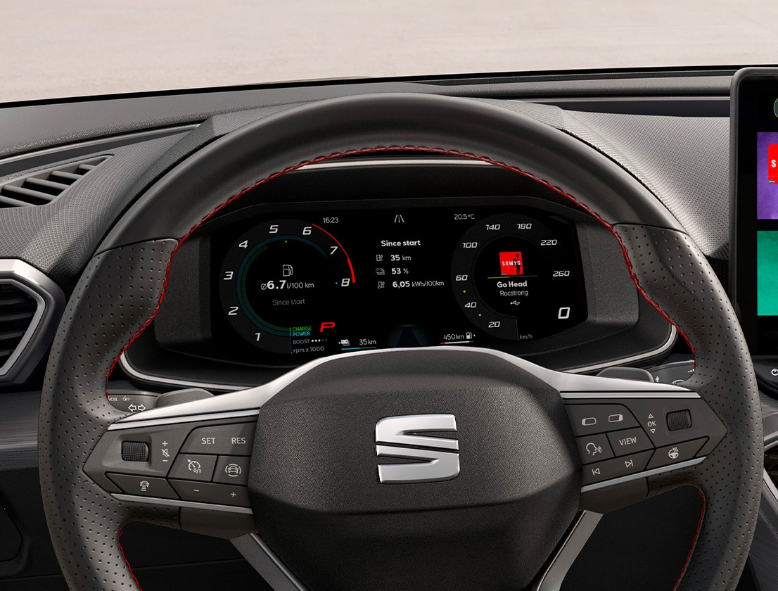 cockpit digitale della seat leon con adaptive cruise control  
