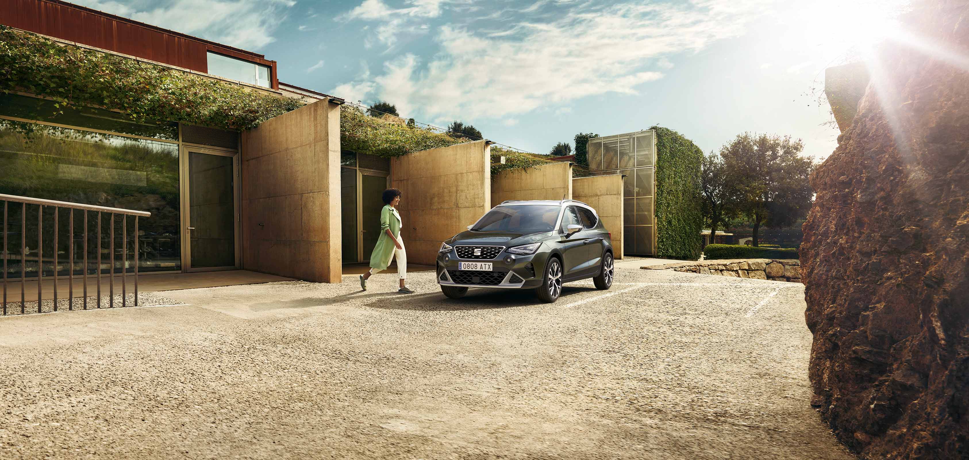 Girl walking to the new SEAT Arona