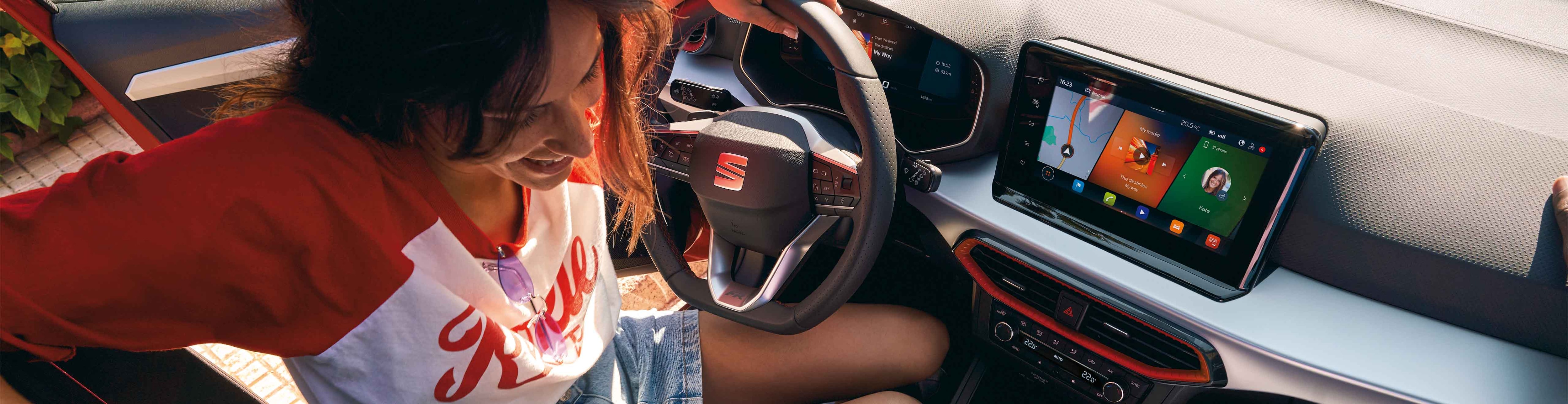 Aggiornamenti auto SEAT Ibiza coppia schermi sul volante