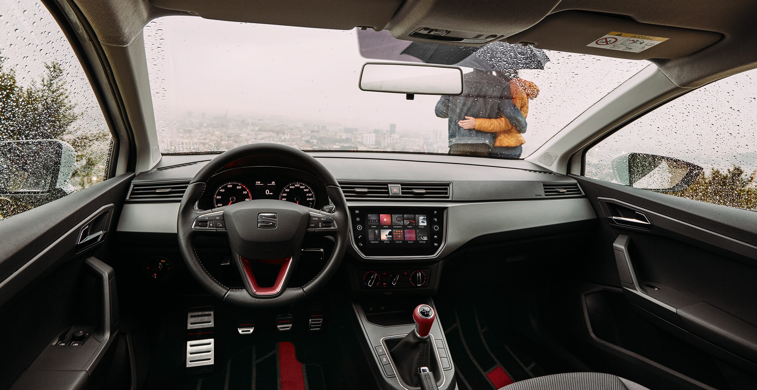 Vue intérieure d'une SEAT en conducteur et passager