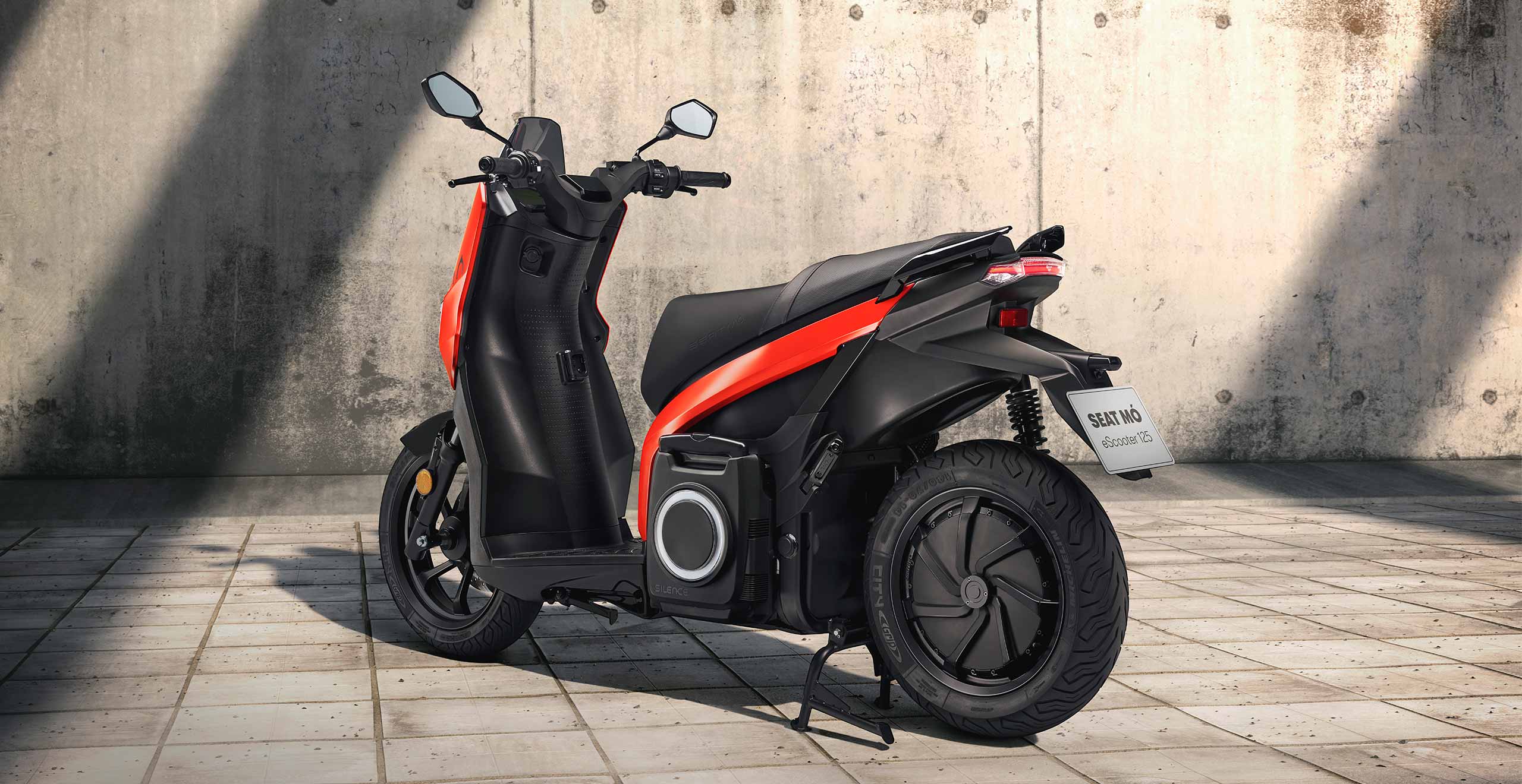 Vue arrière de la moto électrique SEAT MÓ e-Scooter 125